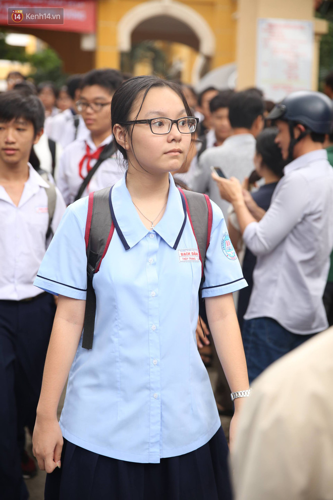 Đề Toán vào 10 chuyên được học sinh đánh giá “ngắn gọn, dễ hiểu và rõ ràng” - Ảnh 4