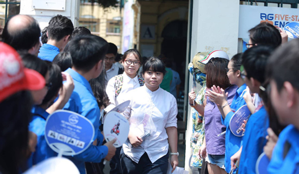 Gợi ý đáp án môn Văn thi tuyển sinh lớp 10 tại Hà Nội - Ảnh 1