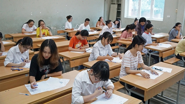 Gần 350.000 thí sinh dự thi THPT Quốc gia 2018 thi tổ hợp môn Khoa học tự nhiên Gần 350.000 thí sinh dự thi THPT Quốc gia 2018 thi tổ hợp môn Khoa học tự nhiên