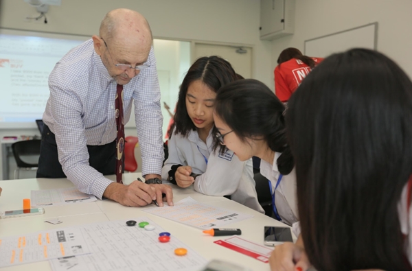 Học bổng trao tay, nhẹ tênh bước vào đại học
 - Ảnh 1