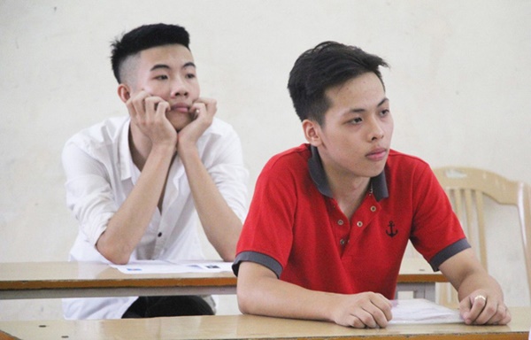 Thí sinh bắt đầu thi môn Ngoại ngữ cho kỳ thi THPT Quốc gia 2018 Thí sinh bắt đầu thi môn Ngoại ngữ cho kỳ thi THPT Quốc gia 2018