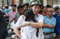 Phụ huynh "khóc cười" với cuộc đua tuyển sinh vào lớp 10 tại Hà Nội
