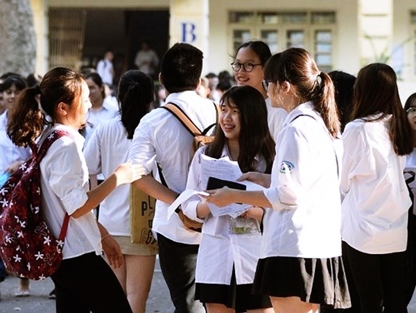 Điểm chuẩn vào lớp 10 năm 2018: Tăng giảm bất ngờ! - Ảnh 3