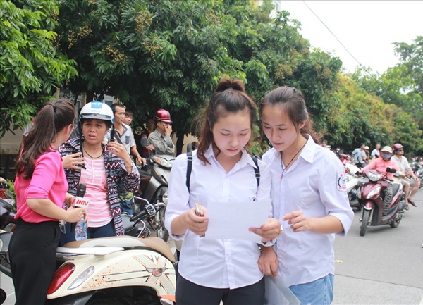 Hơn 40 bài thi bị giảm điểm trong sai phạm điểm thi ở Sơn La Hơn 40 bài thi bị giảm điểm trong sai phạm điểm thi ở Sơn La