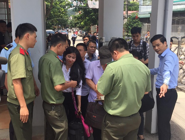 Hơn 40 bài thi bị giảm điểm trong sai phạm điểm thi ở Sơn La Hơn 40 bài thi bị giảm điểm trong sai phạm điểm thi ở Sơn La