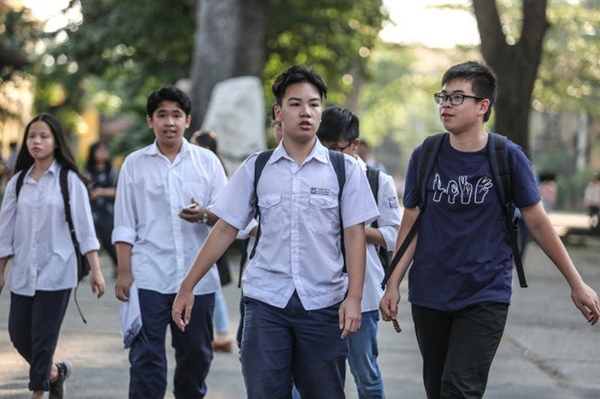 Thông tin không được cung cấp về phổ điểm thi vào lớp 10, phụ huynh ‘bấn loạn’ - Ảnh 2