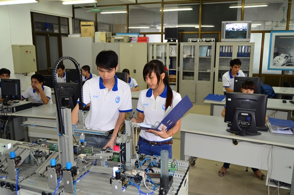 Trường Đại học Sư phạm Kỹ thuật Hưng Yên tuyển sinh với nhiều chương trình đào tạo hấp dẫn - Ảnh 8