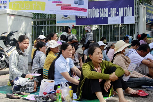 Phụ huynh 'khóc cười' với cuộc đua tuyển sinh vào lớp 10 tại Hà Nội - Ảnh 2