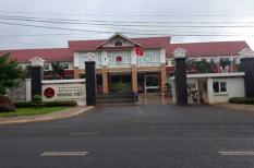 Hơn 500 ô tô đậu kín sân trường trong dịp họp đầu năm