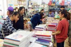 Phú Quốc: Phụ huynh bức xúc vì mãi không mua được sách giáo khoa lớp 1