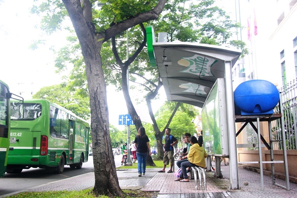 Đón xe buýt như thế nào là đúng và văn minh Đón xe buýt như thế nào là đúng và văn minh