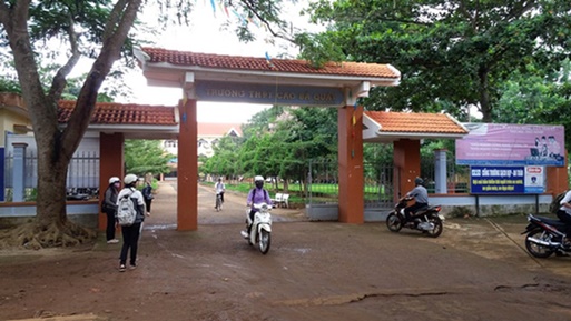 Học sinh dẫn người lạ vào trường đánh thầy giáo nhập viện để trả thù