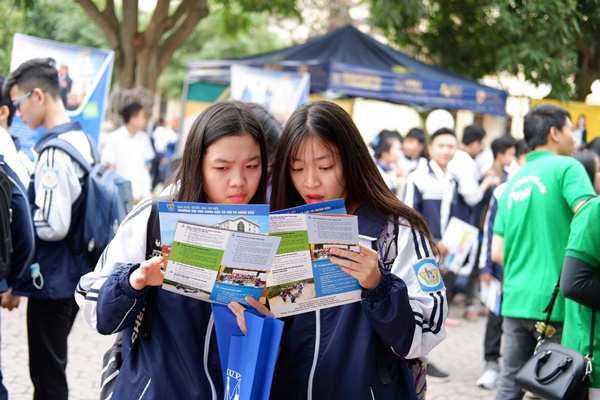 Nếu trường đại học hạ điểm chuẩn quá thấp thì Bộ GD&ĐT sẽ vào cuộc  Nếu trường đại học hạ điểm chuẩn quá thấp thì Bộ GD&ĐT sẽ vào cuộc