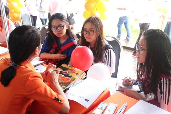 Nhiều thí sinh bối rối trước đợt xét tuyển nguyện vọng bổ sung năm 2018 Nhiều thí sinh bối rối trước đợt xét tuyển nguyện vọng bổ sung năm 2018