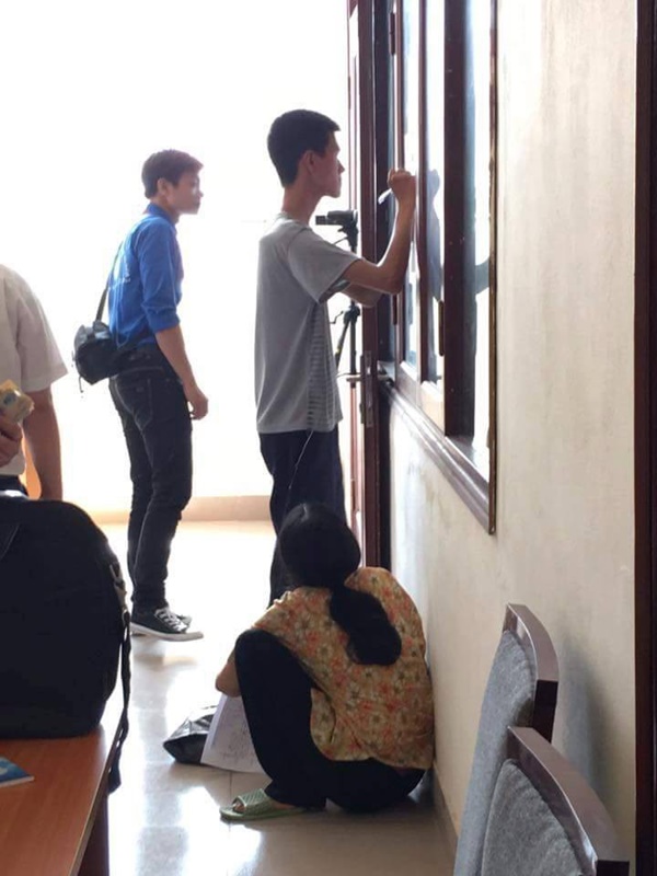 Những hình ảnh xúc động khi đưa con lên thành phố nhập học Những hình ảnh xúc động khi đưa con lên thành phố nhập học
