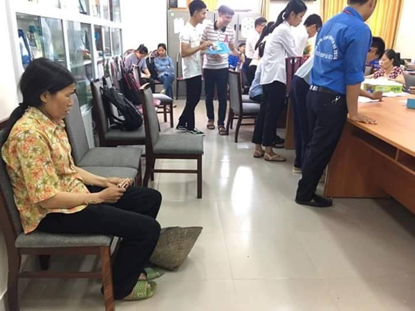 Những hình ảnh xúc động khi đưa con lên thành phố nhập học Những hình ảnh xúc động khi đưa con lên thành phố nhập học