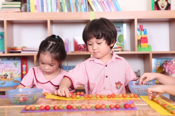 Những tình huống nguy hiểm đe dọa trẻ tại trường mầm non - Ảnh 2