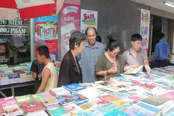 NXB GDVN in gấp SGK phục vụ cho học sinh trên cả nước - Ảnh 2