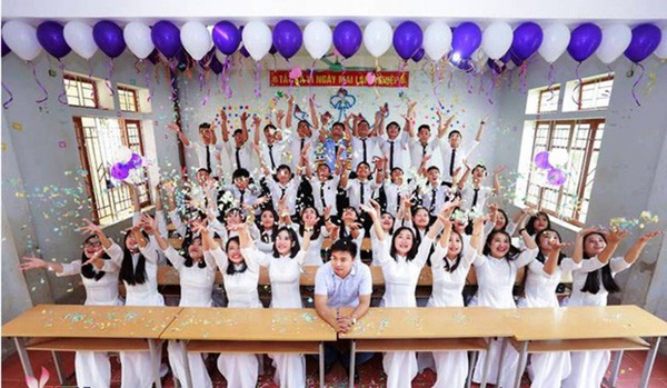 Lớp nhà người ta: "100% học sinh đỗ vào trường top 1" Lớp nhà người ta: "100% học sinh đỗ vào trường top 1"