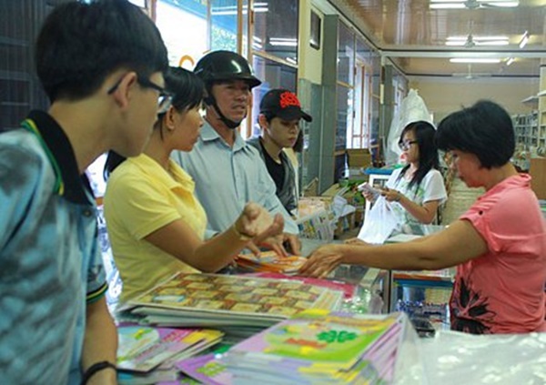 Phú Quốc: Phụ huynh bức xúc vì mãi không mua được sách giáo khoa lớp 1 Phú Quốc: Phụ huynh bức xúc vì mãi không mua được sách giáo khoa lớp 1