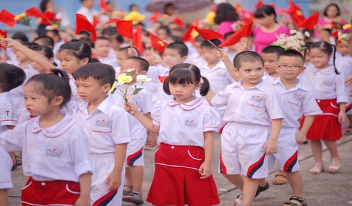 Sĩ số lớp 1 gần 70 học sinh - Giáo viên lo lắng