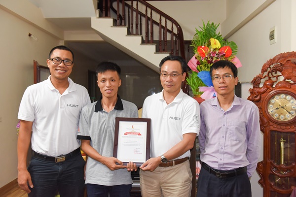 Thủ khoa khối A toàn quốc sẽ học tại ĐH Bách Khoa với mức học bổng 150% học phí Thủ khoa khối A toàn quốc sẽ học tại ĐH Bách Khoa với mức học bổng 150% học phí