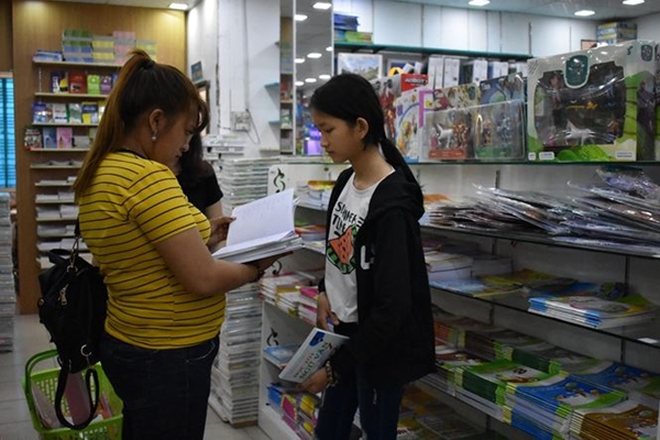 TPHCM: Phụ huynh cực khổ tìm mua Sách giáo khoa  - Ảnh 3