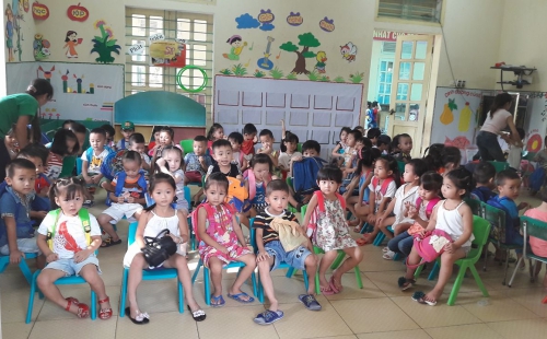 Hỗ trợ tăng đầu tư cho các trường công lập khó khăn