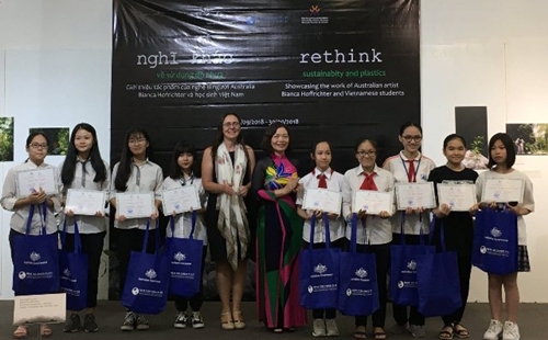 Học sinh Việt Nam sáng tạo nghệ thuật từ rác thải và nilong