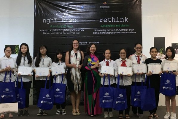 Học sinh Việt Nam sáng tạo nghệ thuật từ rác thải và nilong - Ảnh 2