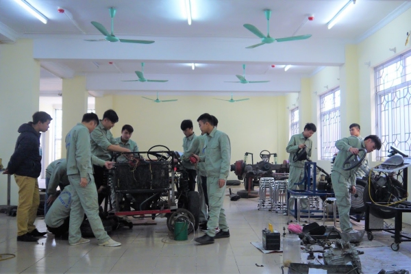 Khi các sinh viên chọn theo trường nghề - Ảnh 1