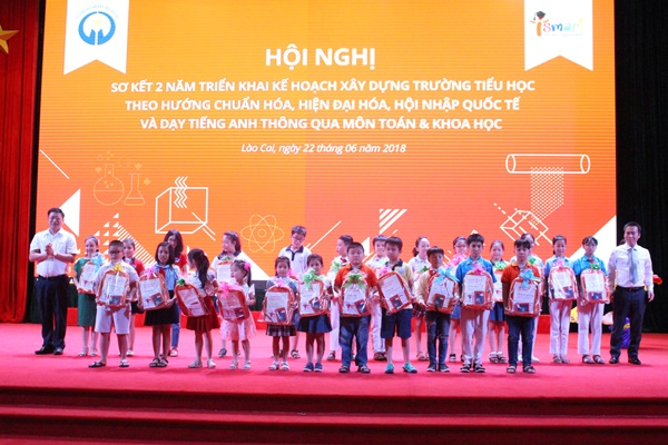 Khuyến khích dạy tích hợp tiếng Anh thông qua Toán và Khoa học Khuyến khích dạy tích hợp tiếng Anh thông qua Toán và Khoa học
