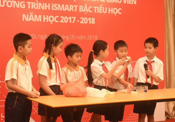 Khuyến khích dạy tích hợp tiếng Anh thông qua Toán và Khoa học Khuyến khích dạy tích hợp tiếng Anh thông qua Toán và Khoa học