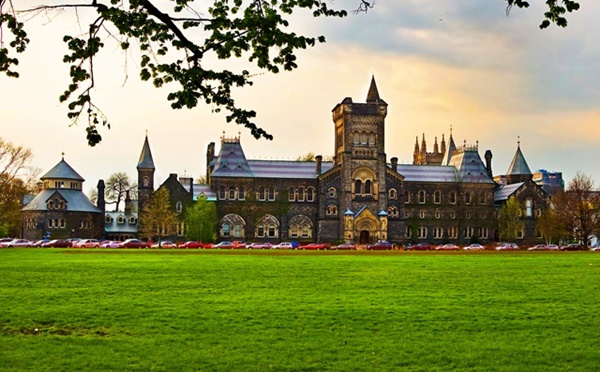 Nên học cao đẳng hay đại học ở Canada? Nên học cao đẳng hay đại học ở Canada?