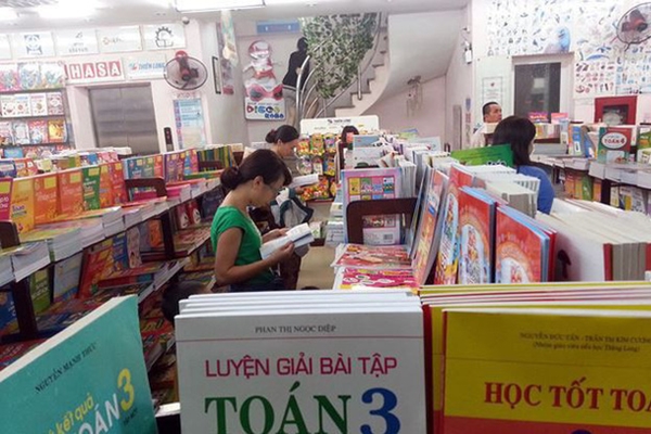 SGK bị lãng phí!? Chúng ta xài sang hay đang bị kiếm tiền một cách bất nhân SGK bị lãng phí!? Chúng ta xài sang hay đang bị kiếm tiền một cách bất nhân