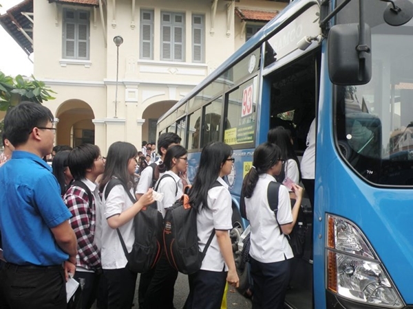 TPHCM đề xuất miễn phí xe buýt cho học sinh - Ảnh 1