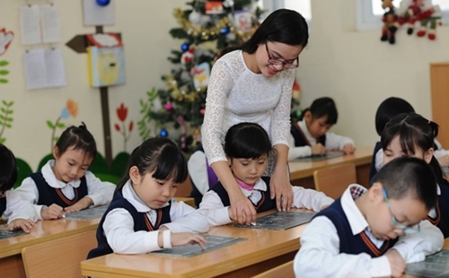 Nhiều trường tiểu học đạt chuẩn quốc gia không giảng dạy tiếng Anh