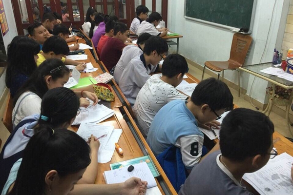 Theo dự thảo của Bộ GD&ĐT mức phạt vi phạm đối với giáo viên có thể lên đến 50 triệu đồng - Ảnh 2