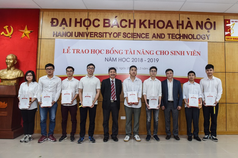 ĐH Bách Khoa Hà Nội trao học bổng ĐH Bách Khoa Hà Nội trao học bổng