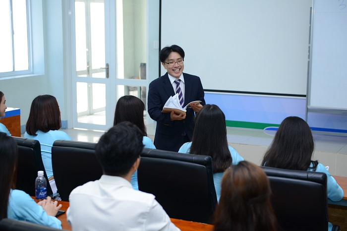 Sinh viên thời hội nhập