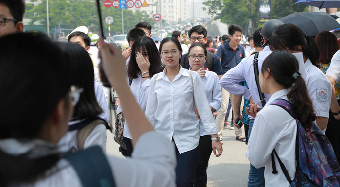 Điểm chuẩn lớp 10 THPT công lập không chuyên Hà Nội giảm mạnh