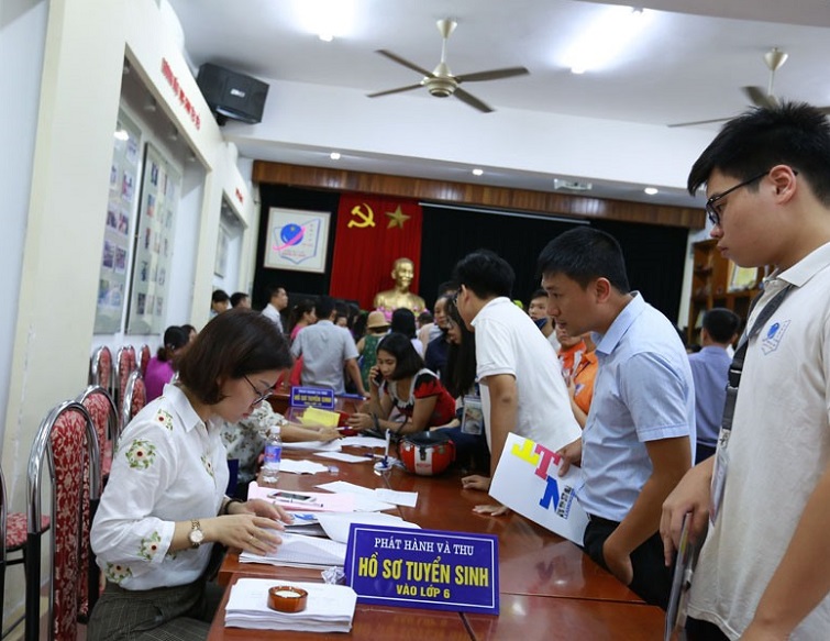 Tuyển sinh lớp 6 TP.HCM: Giảm chỉ tiêu diện ngoại tuyến