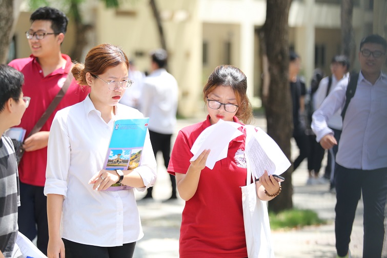 Nhiều thí sinh thay đổi nguyện vọng do điểm chuẩn ĐH dự kiến tăng Nhiều thí sinh thay đổi nguyện vọng do điểm chuẩn ĐH dự kiến tăng