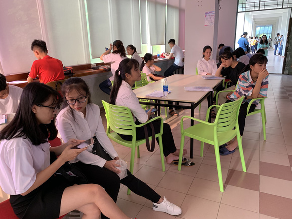 Hơn 15.000 thí sinh thi Đánh giá năng lực ĐH Quốc gia TPHCM đợt 2/2019 - Ảnh 2