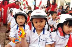 Khai giảng 2019: Tặng mũ bảo hiểm cho gần 2 triệu học sinh lớp 1