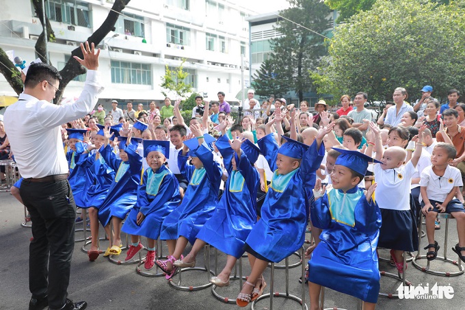 Lễ khai giảng của các bệnh nhi tại Bệnh viện Ung bướu TP.HCM - Ảnh 3