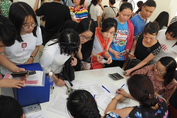 Áp lực chọn trường cho con, trường điểm hay trường thường?