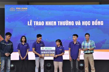 Buổi khai giảng kỳ lạ và tuyên bố 'ngược đời' của Hiệu trưởng Đại học Phú Xuân - Ảnh 1