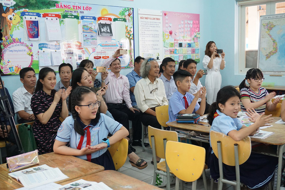 Phụ huynh: 'Có dự giờ mới thấy cô giáo chủ nhiệm vất vả quá' - Ảnh 1