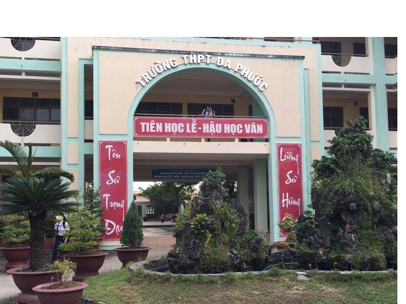 Ngôi trường phát phiếu ăn miễn phí cho học sinh hoàn cảnh khó khăn